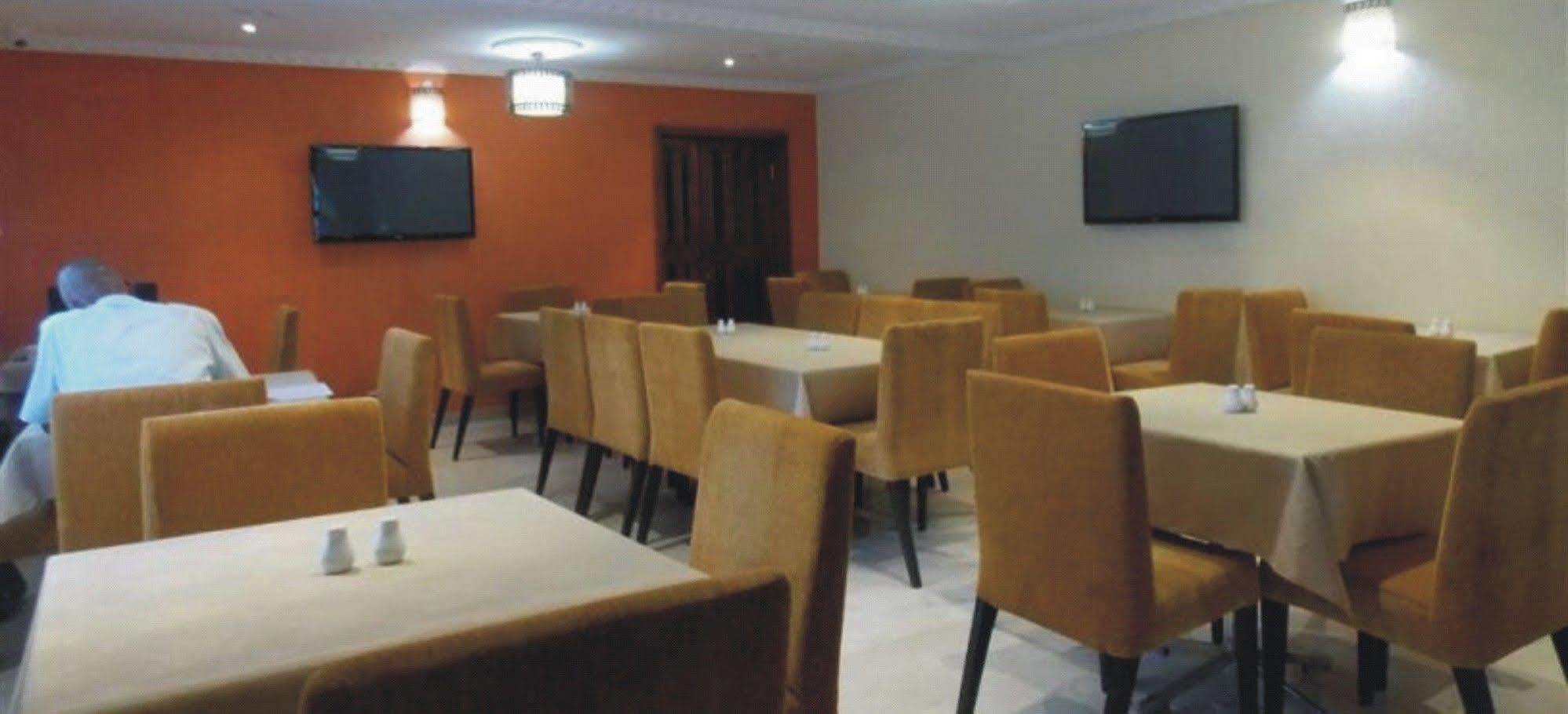 Crown Cottage Hotel Ikeja Exterior photo